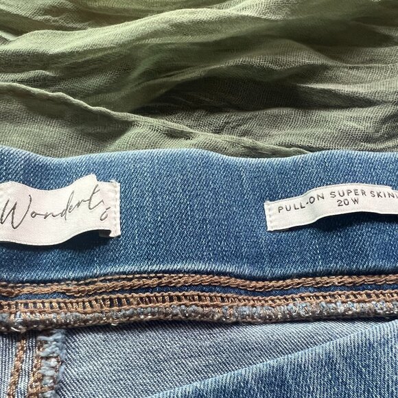 Wonderly Jeans - Picture 4 of 4